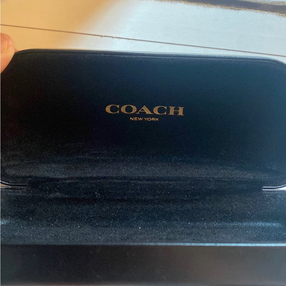 Coach case - Picture 2 of 3